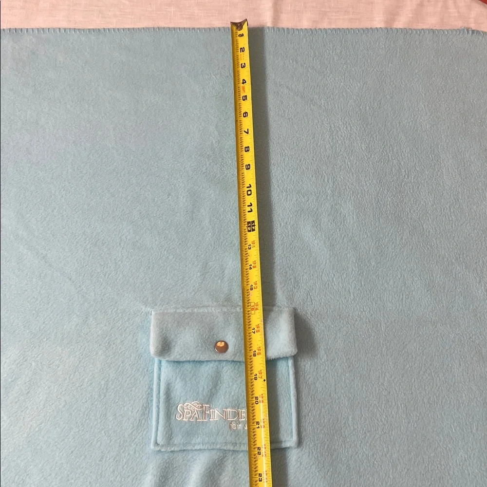 🌞 Spa Finder Soft Blue Pocket Throw   44” x 31” w/Snap Pocket Closure 6” x 6”